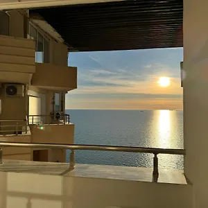 https://durres-beach-apartment-with-fantastic-sea-view.albaniahotels.org